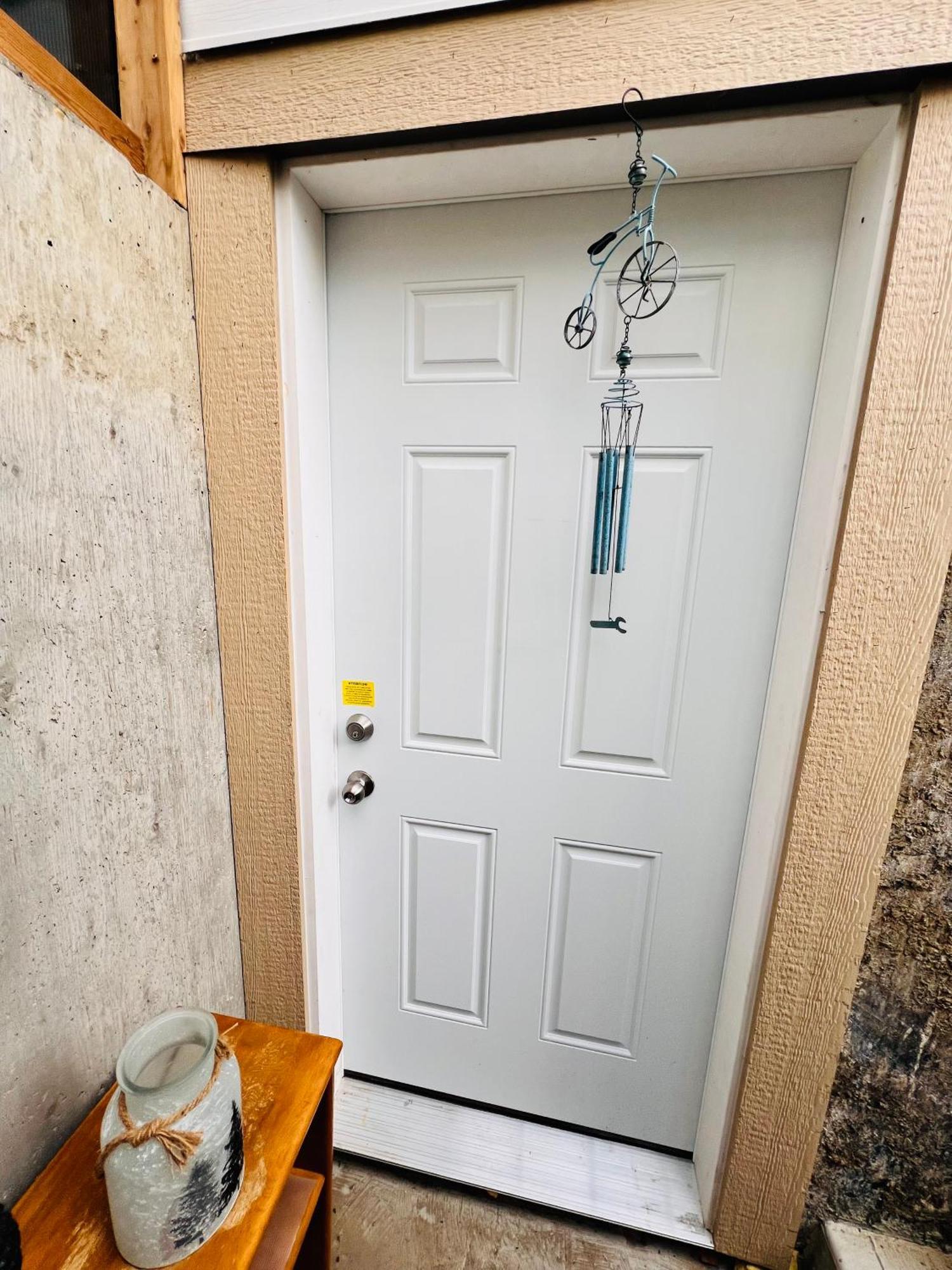 A Classic Homely Basement Suite! Chestermere Eksteriør billede