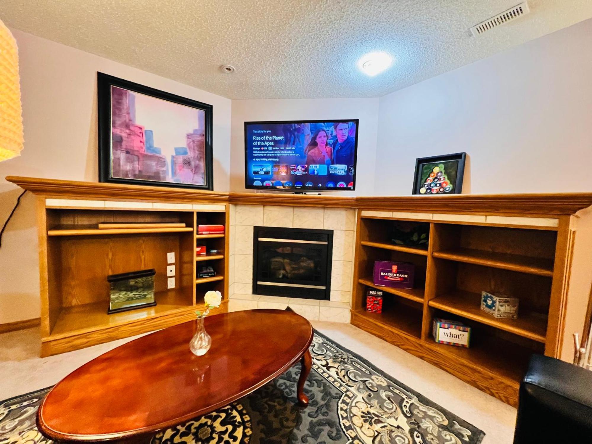 A Classic Homely Basement Suite! Chestermere Eksteriør billede