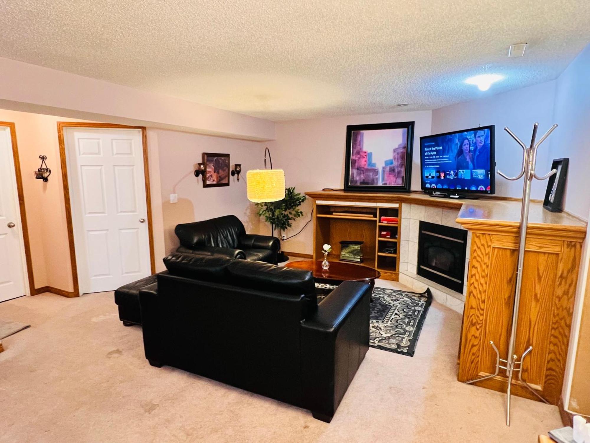 A Classic Homely Basement Suite! Chestermere Eksteriør billede