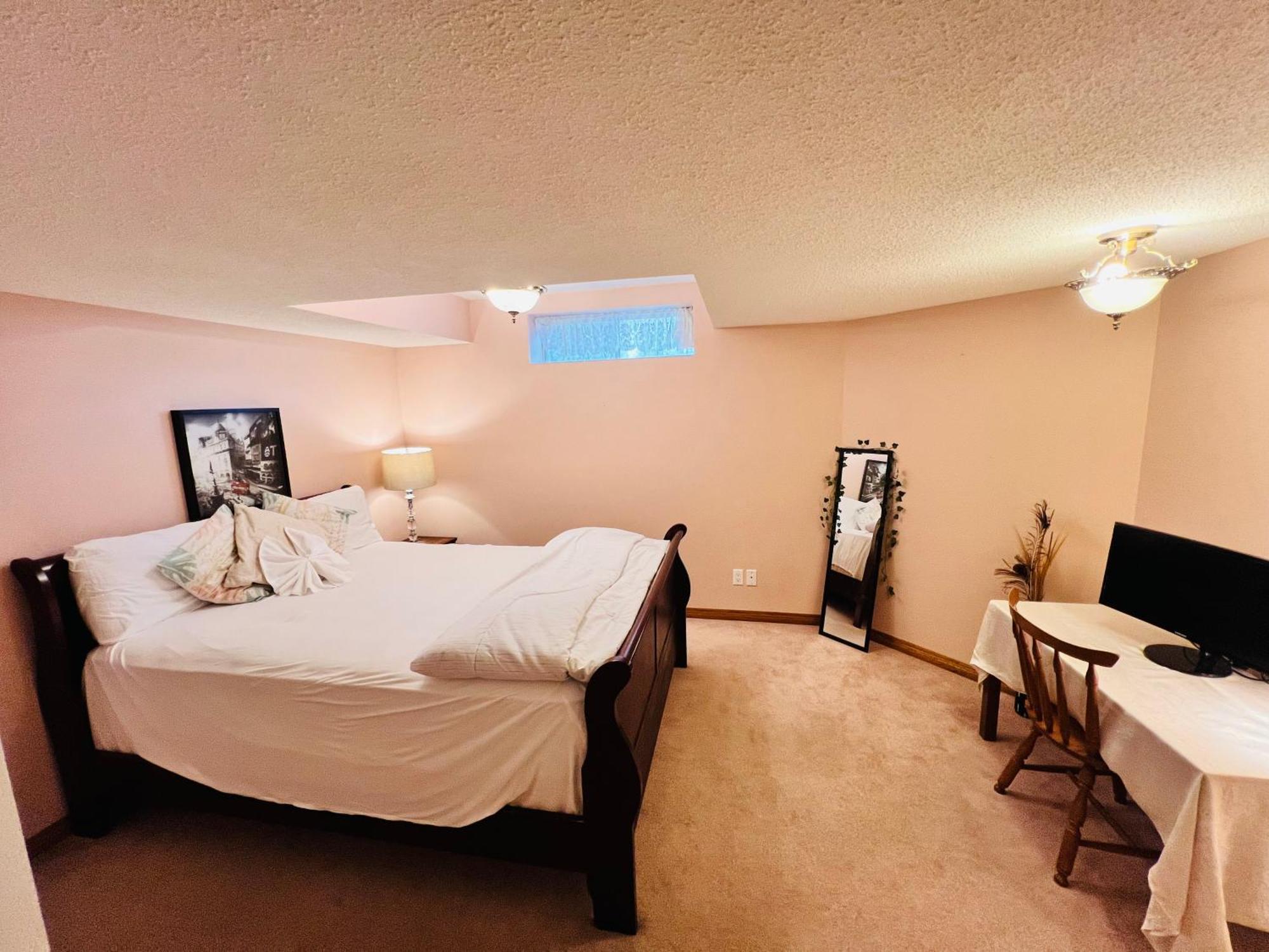 A Classic Homely Basement Suite! Chestermere Eksteriør billede