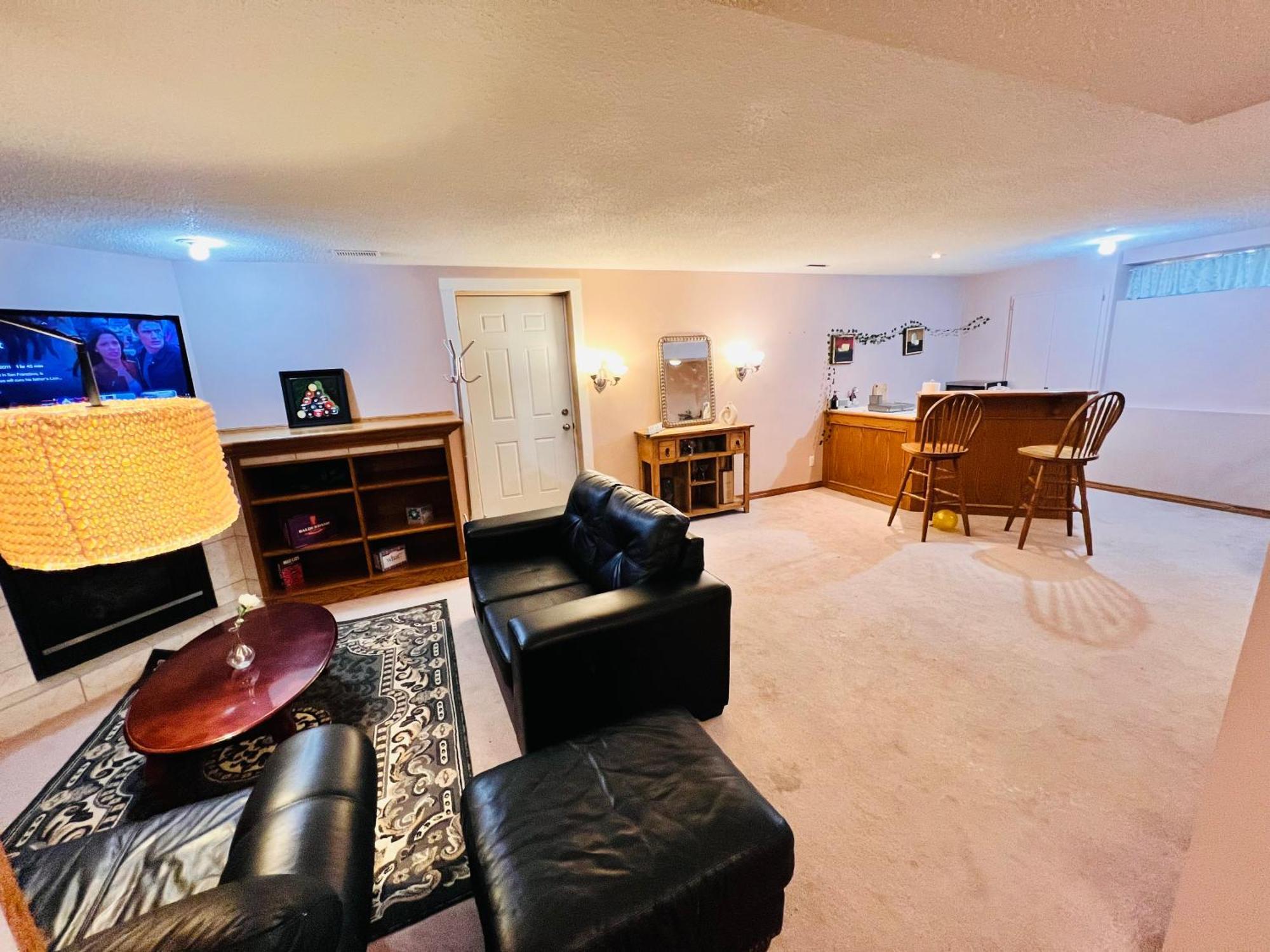 A Classic Homely Basement Suite! Chestermere Eksteriør billede