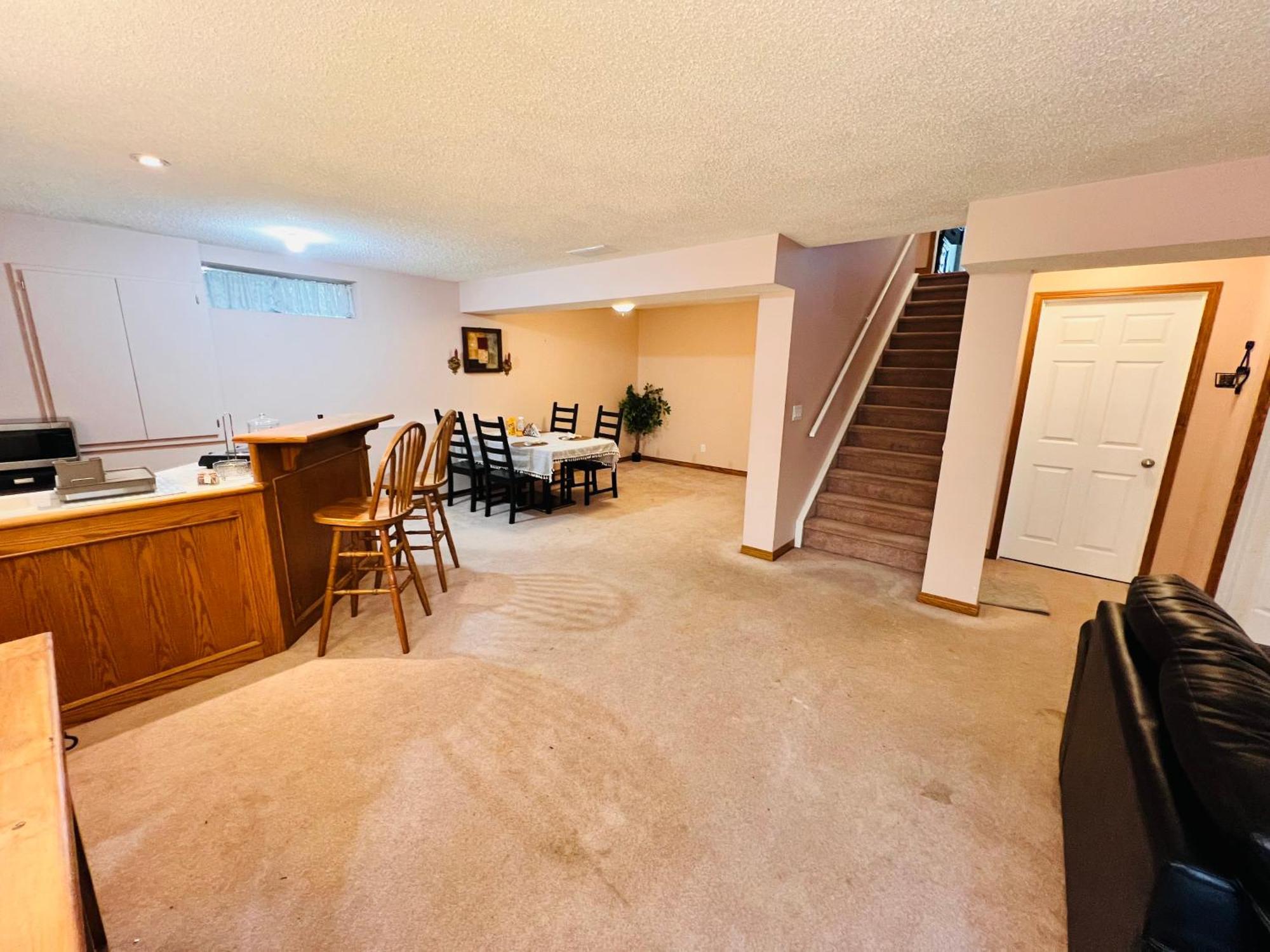 A Classic Homely Basement Suite! Chestermere Eksteriør billede