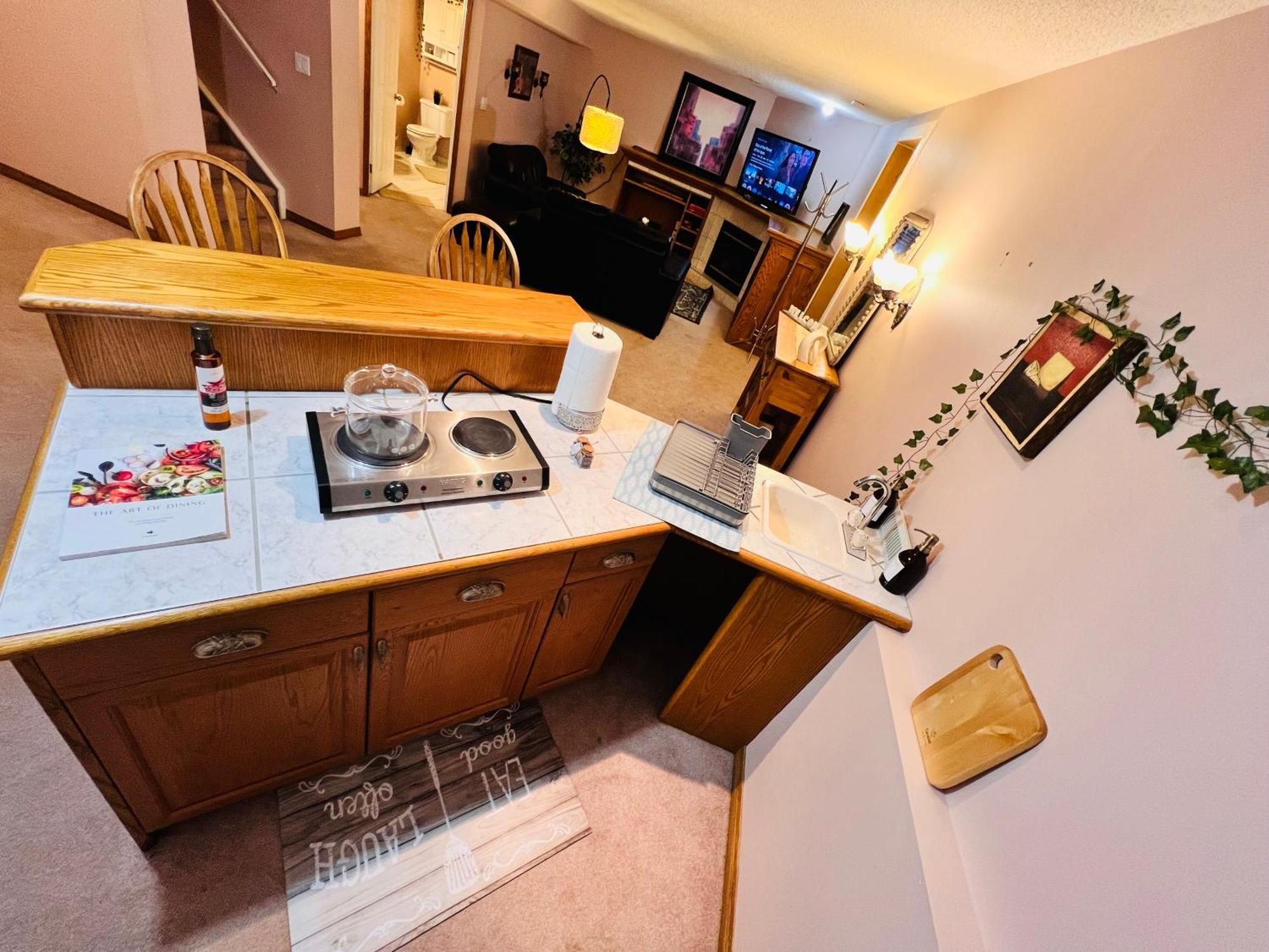 A Classic Homely Basement Suite! Chestermere Eksteriør billede