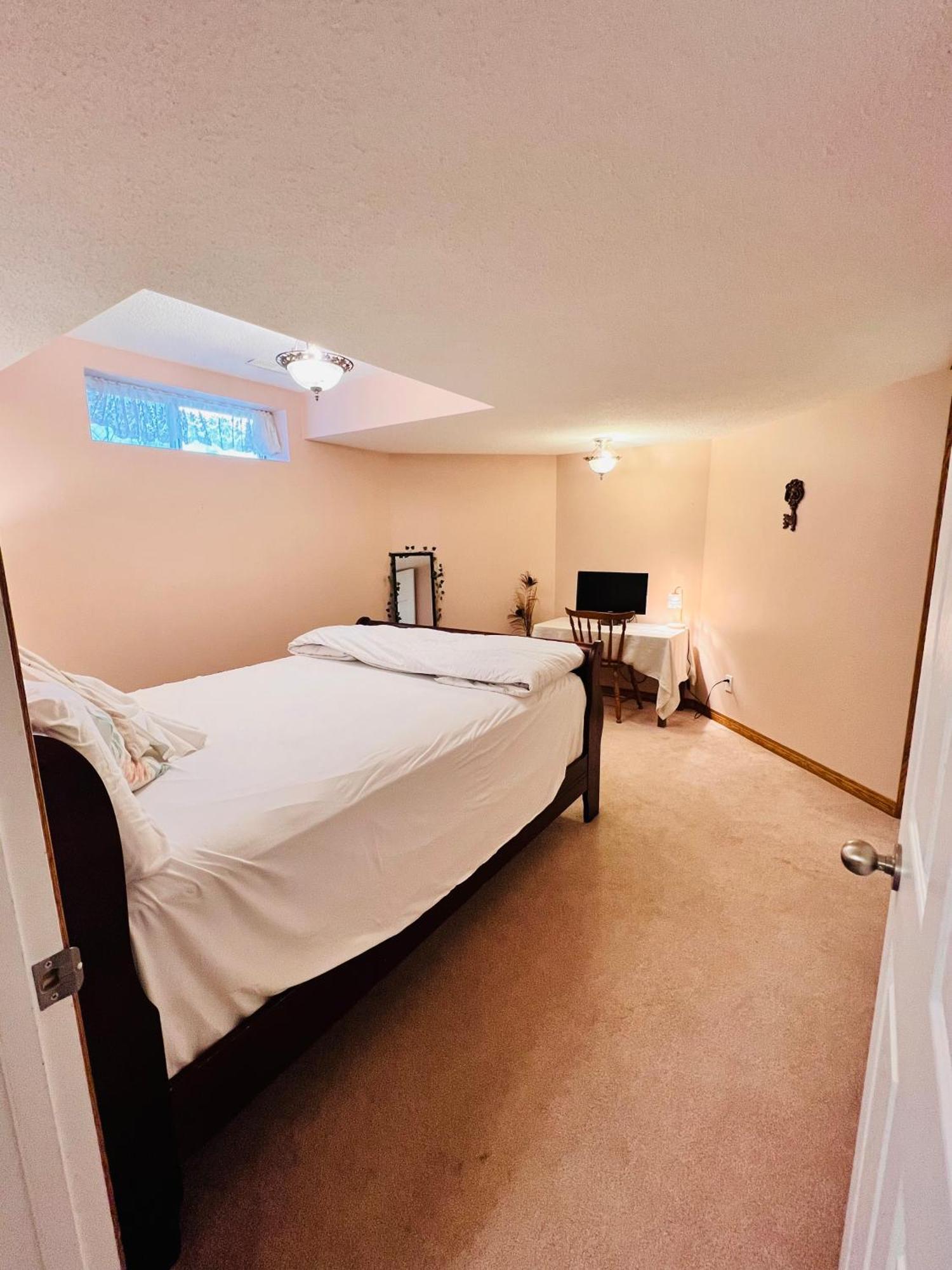 A Classic Homely Basement Suite! Chestermere Eksteriør billede